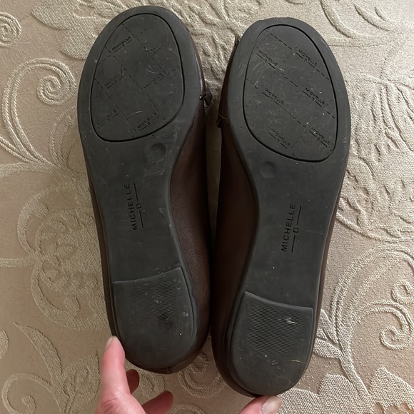 Women’s shoes- brown with ruffle feature and bow. - Picture 3 of 3